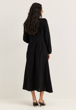 Crepe Pleated Dress Black