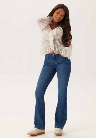 Low Embroidery Pocket Jeans