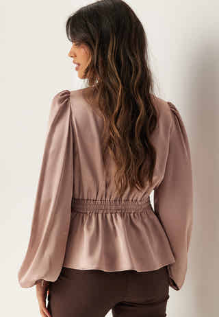 bubbleroom-satin-v-neck-blouse_10