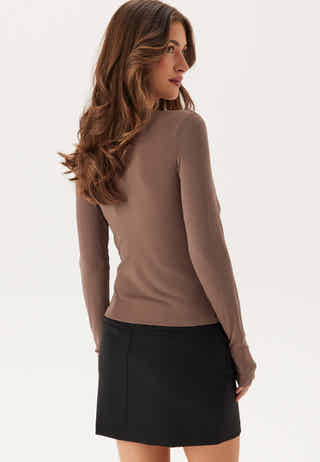 bubbleroom-v-neck-buckle-top-mole_2